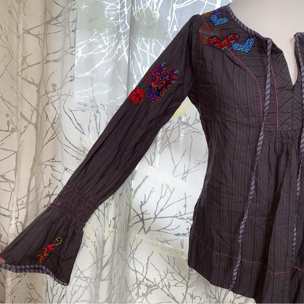 3J JOHNNY WAS flower butterfly heart embroidered gray long sleeve neck tie top - Picture 2 of 11